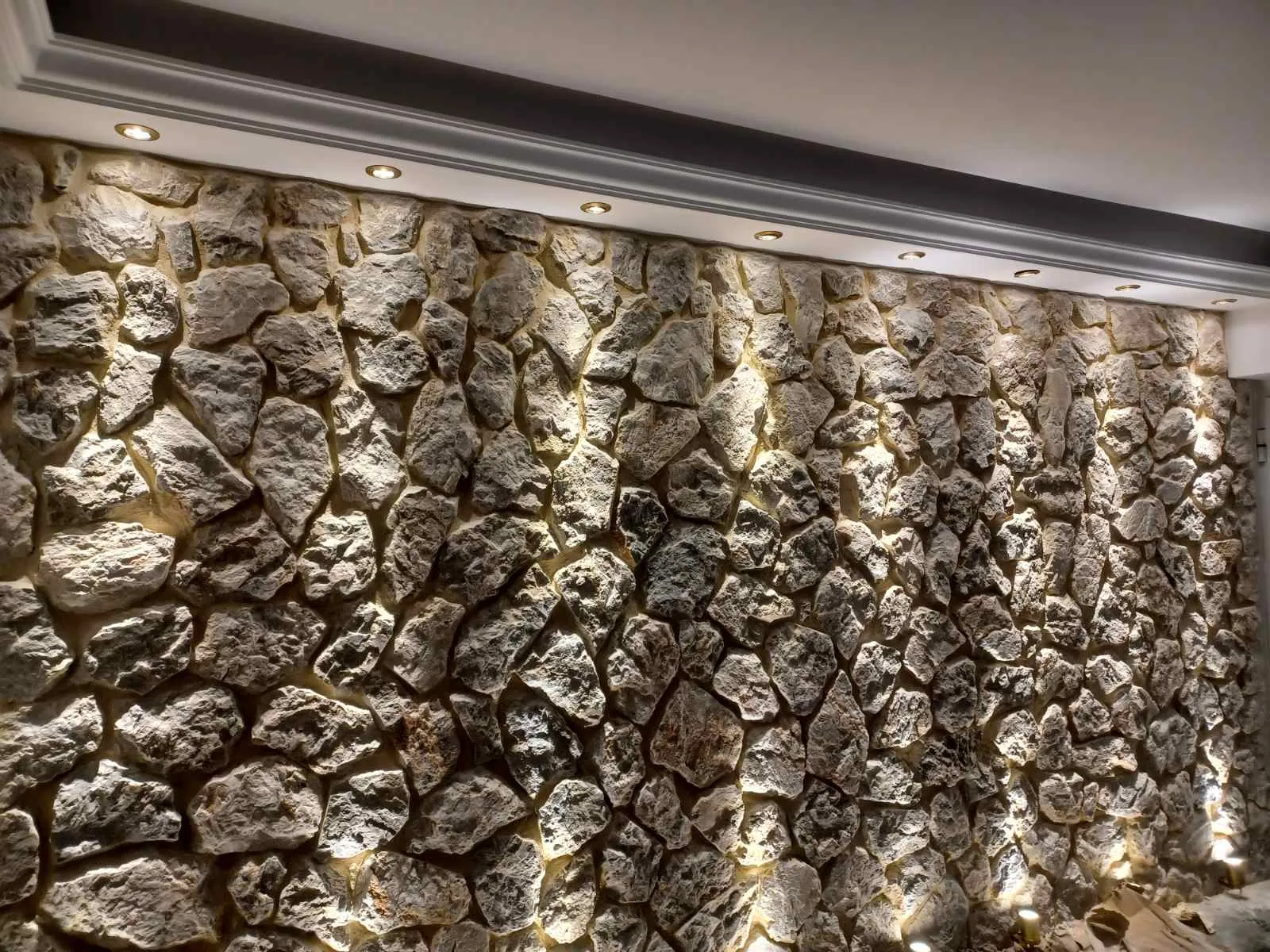 Εσωτερικός πέτρινος τοίχος (διακοσμητική κατασκευή)